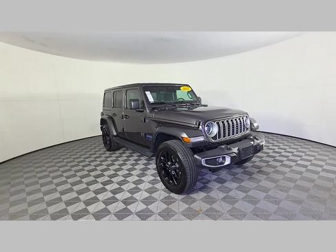 Used 2025 Jeep Wrangler Unlimited Sahara AWD/4WD image 34