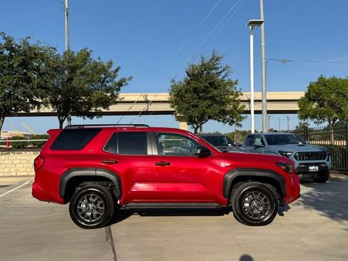 Used 2025 Toyota 4Runner SR5 AWD/4WD image 5
