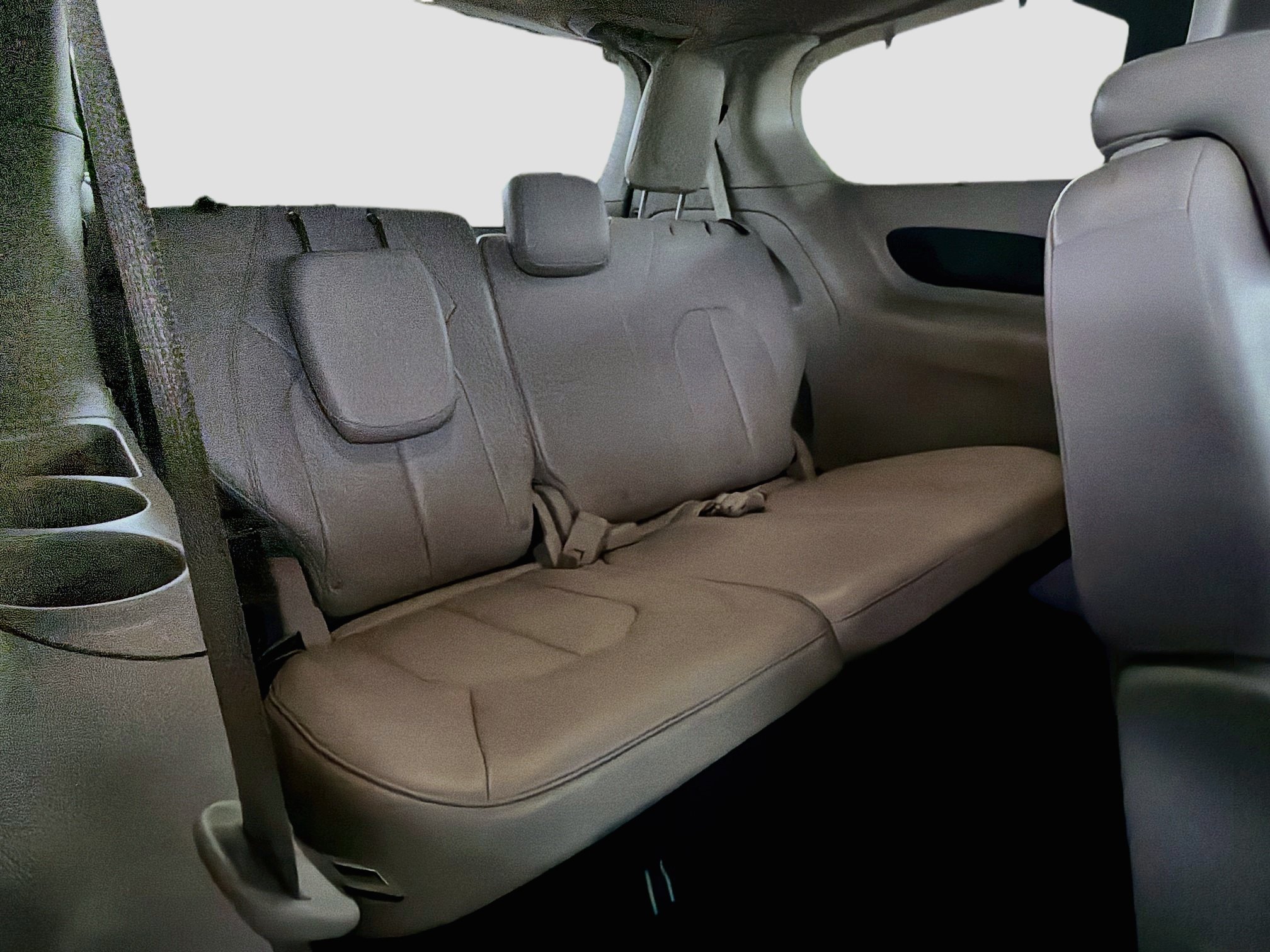 Used 2017 Chrysler Pacifica Touring-L FWD image 28