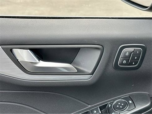 New 2025 Ford Escape SE w/ PHEV Premium Package image 38