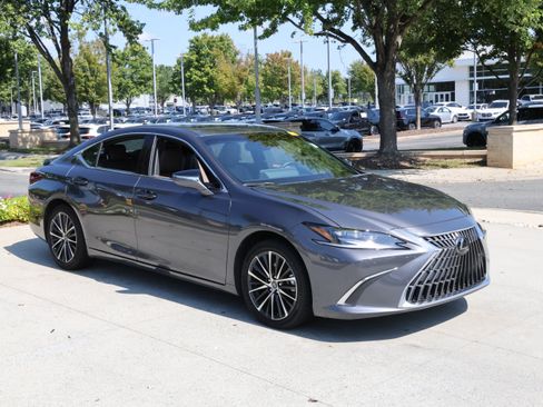 Used 2024 Lexus ES 300h w/ Premium Package FWD image 2