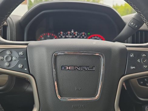 Used 2016 GMC Sierra 1500 Denali w/ Enhanced Driver Alert Package AWD/4WD image 22
