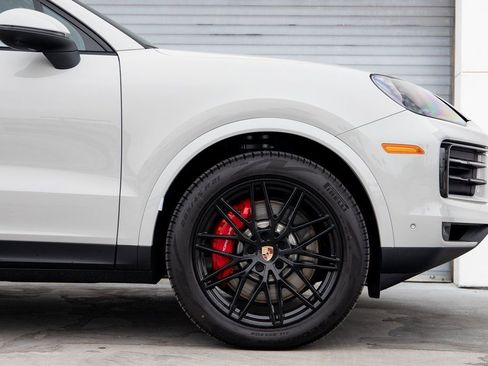 New 2026 Porsche Cayenne S image 9