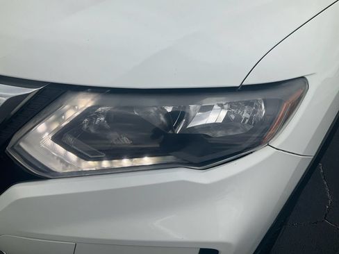 Used 2019 Nissan Rogue SV FWD image 9