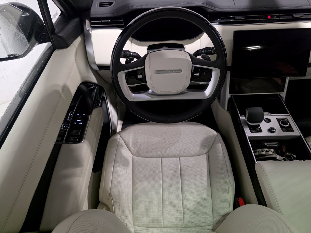 New 2027 Land Rover Range Rover Long Wheelbase SE AWD/4WD image 17