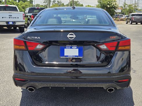 Used 2024 Nissan Altima 2.5 SR FWD image 9