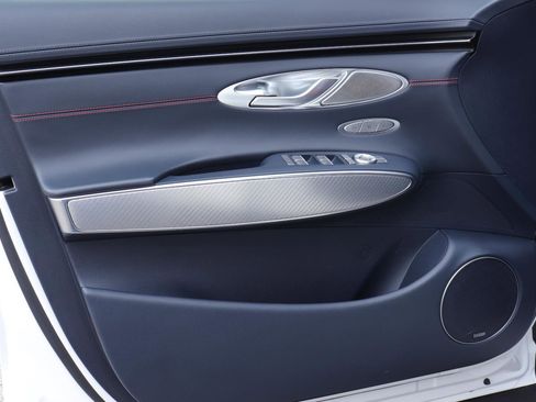 Used 2023 Genesis GV70 2.5T w/ Sport Prestige Package image 9