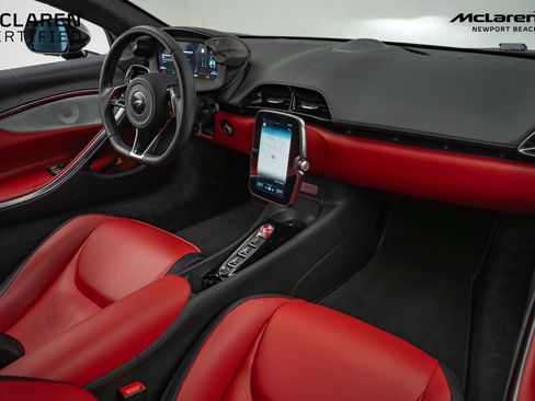 Used 2024 McLaren Artura image 22