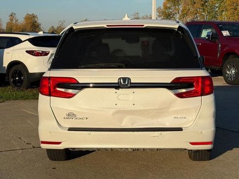 Used 2024 Honda Odyssey Elite image 4
