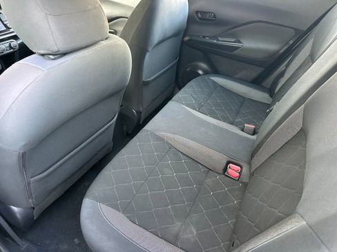 Used 2019 Nissan Kicks S image 13