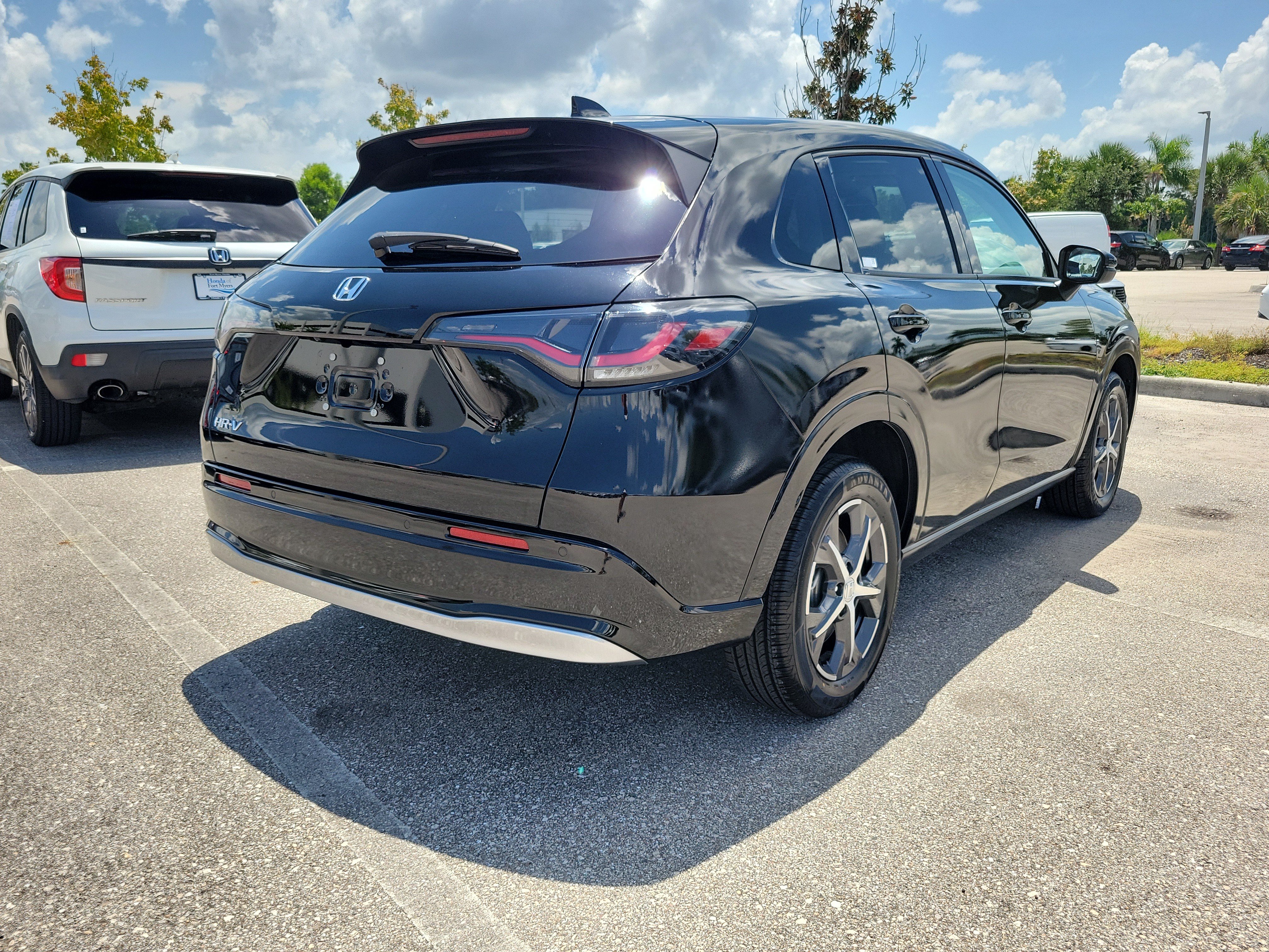 Used 2025 Honda HR-V EX-L image 6