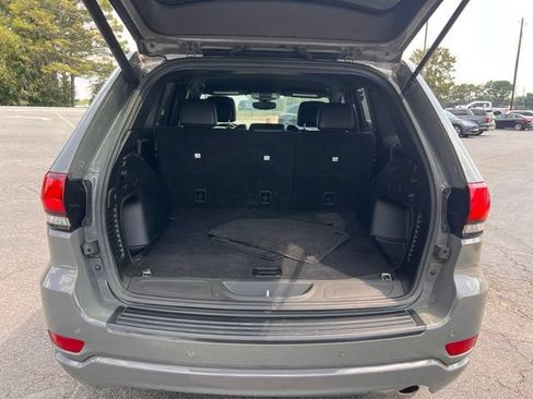 Used 2022 Jeep Grand Cherokee Laredo X RWD image 4