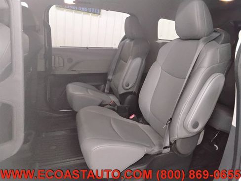 Used 2023 Toyota Sienna XLE w/ XLE Plus Package AWD/4WD image 13