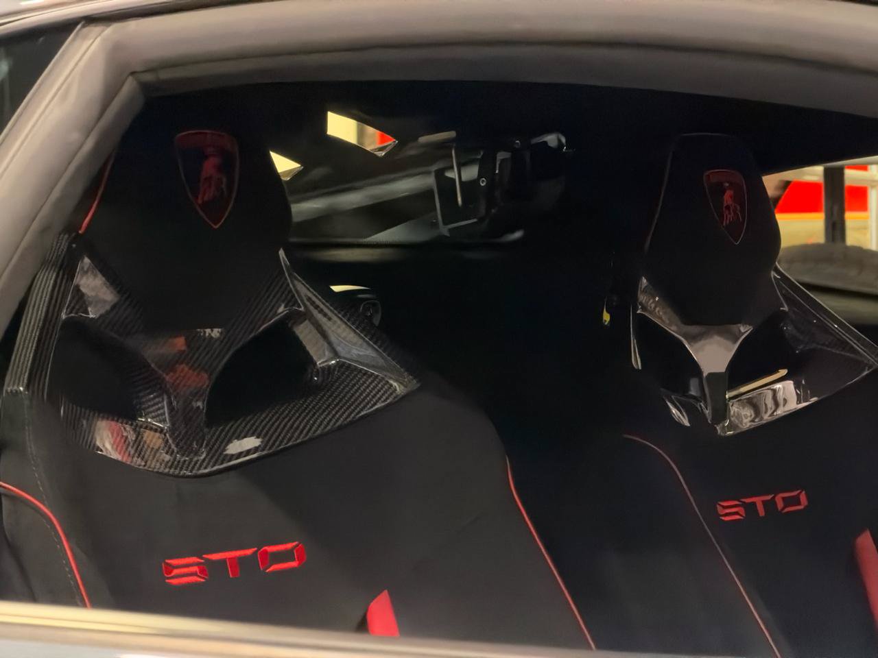 Used 2022 Lamborghini Huracan STO RWD image 28