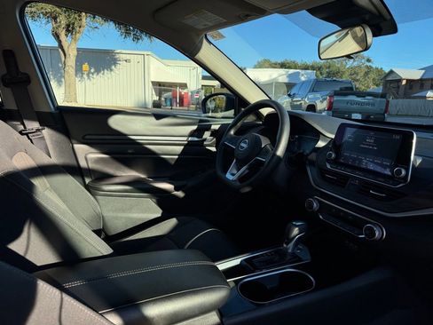 Used 2024 Nissan Altima 2.5 SV image 28