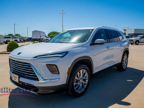 Used 2025 Buick Enclave Preferred FWD image 3
