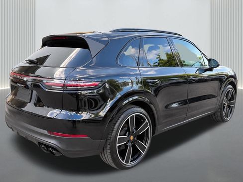 Used 2023 Porsche Cayenne AWD/4WD image 6