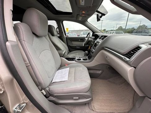 Used 2016 GMC Acadia SLE FWD image 32