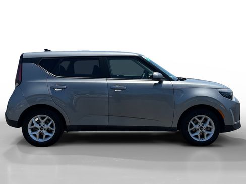 Used 2024 Kia Soul LX w/ Option Group 015 FWD image 6
