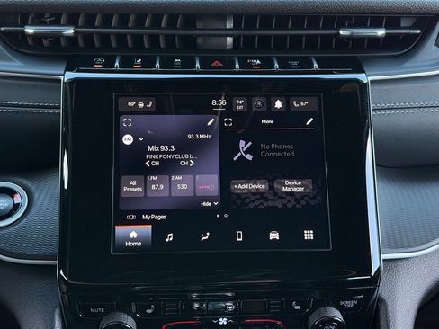 Used 2025 Jeep Grand Cherokee Altitude AWD/4WD image 36