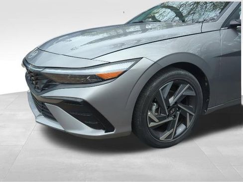 Used 2025 Hyundai Elantra SEL FWD image 1