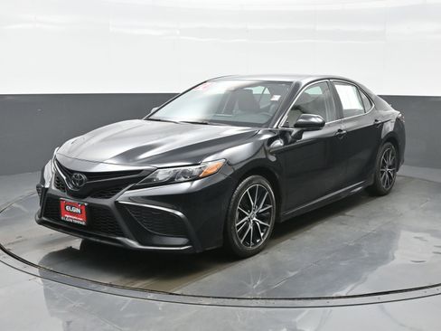Used 2024 Toyota Camry SE image 2