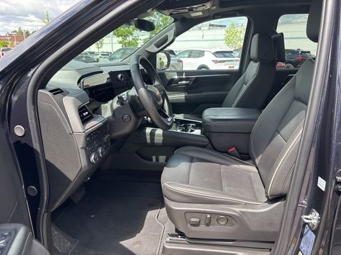 Used 2025 Chevrolet Suburban Premier AWD/4WD image 28