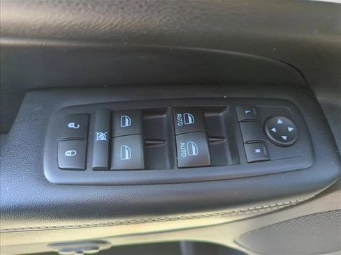 Used 2017 Jeep Grand Cherokee Limited w/ Luxury Group II image 28