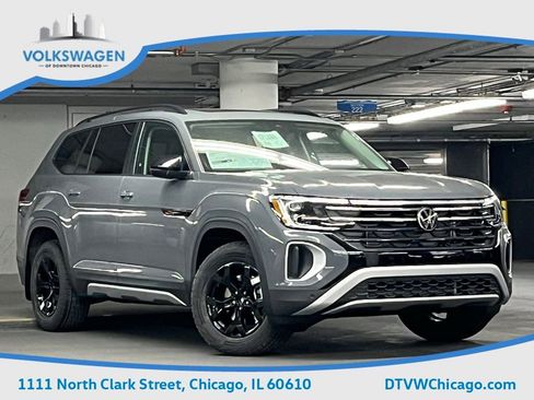 New 2026 Volkswagen Atlas Peak Edition image 2