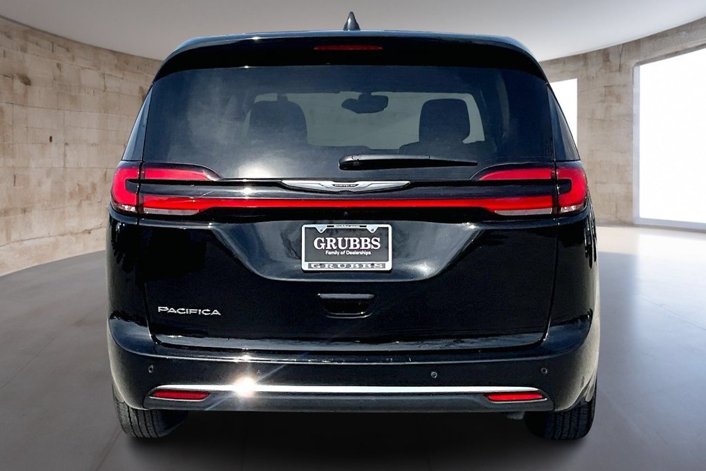 Used 2024 Chrysler Pacifica Touring-L FWD image 5
