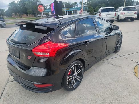 Used 2015 Ford Focus ST w/ Equipment Group 402A FWD image 4