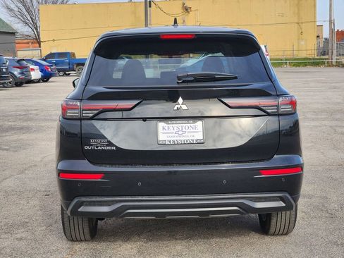 Used 2025 Mitsubishi Outlander ES image 6