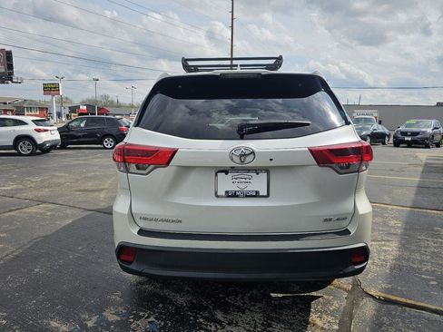 Used 2017 Toyota Highlander SE image 6