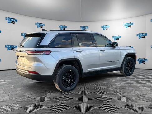 New 2026 Jeep Grand Cherokee Altitude image 5