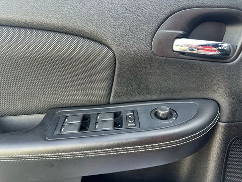 Used 2013 Dodge Avenger SE image 18