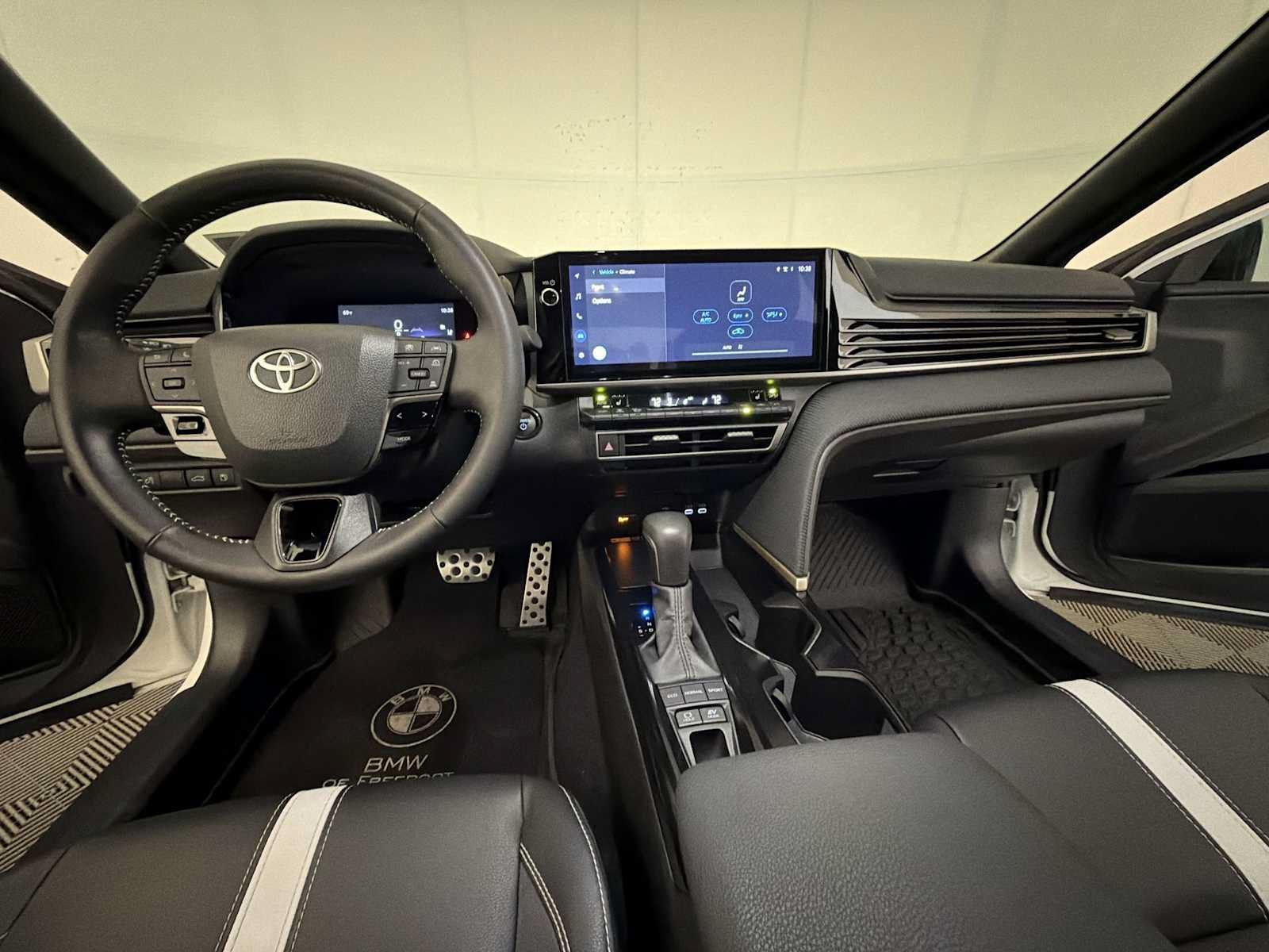 Used 2025 Toyota Camry SE w/ Multimedia Upgrade Package FWD image 17