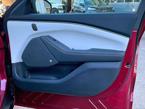 Certified 2025 Ford Mustang Mach-E Premium image 22