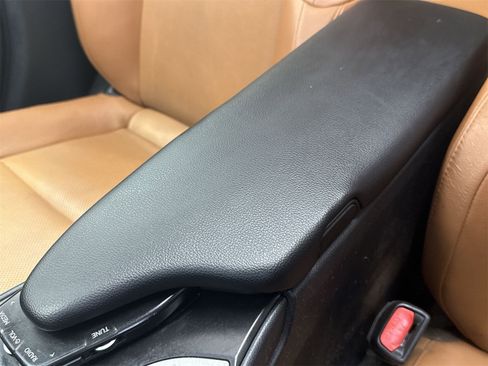 Used 2019 Lexus UX 200 w/ Premium Package image 40