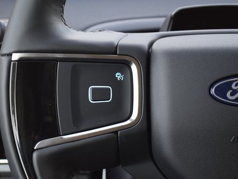 New 2025 Ford Expedition Platinum w/ Driver's Package image 9