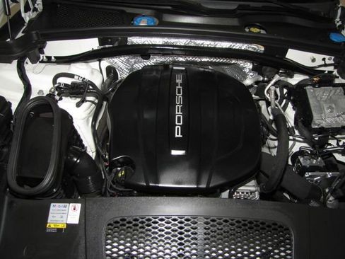 Used 2021 Porsche Macan AWD/4WD image 23