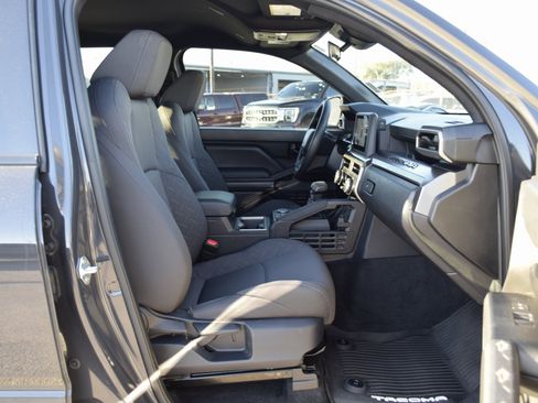 Used 2025 Toyota Tacoma SR5 image 23