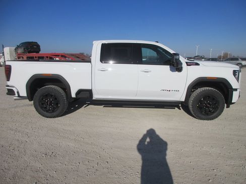 New 2026 GMC Sierra 2500 AT4 w/ AT4 Premium Plus Package image 3