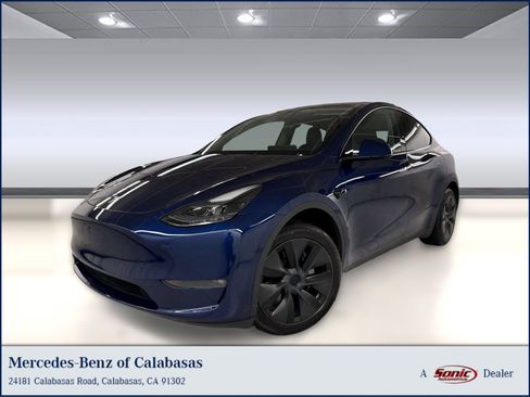 Used 2024 Tesla Model Y Long Range AWD/4WD image 1