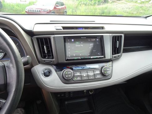 Used 2014 Toyota RAV4 Limited AWD/4WD image 23