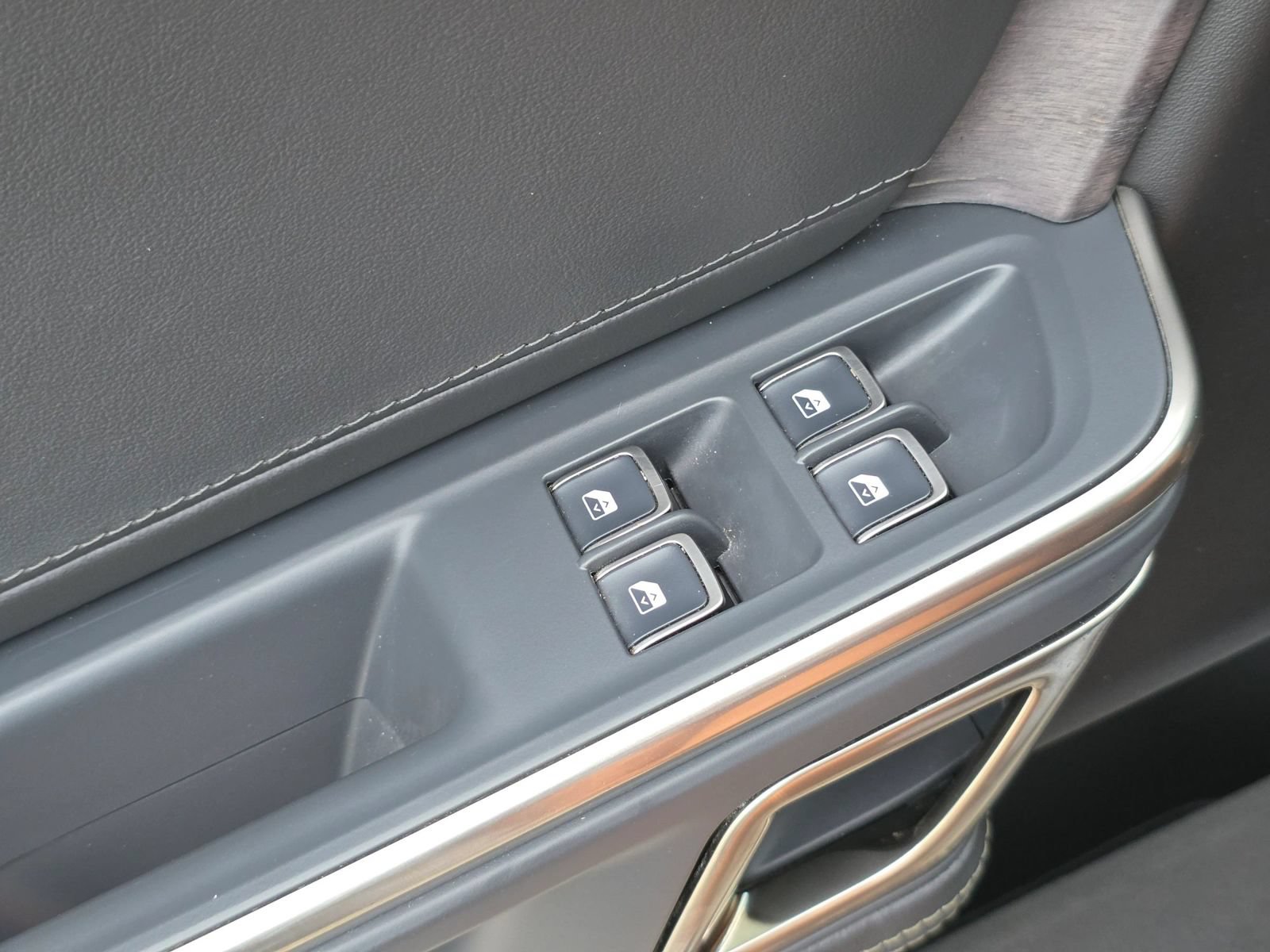 Used 2024 Rivian R1T Adventure Dual AWD/4WD image 25