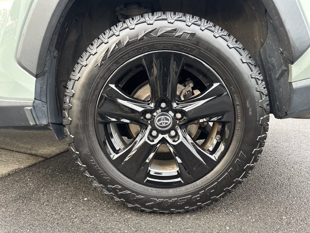 Used 2021 Toyota RAV4 XLE AWD/4WD image 27