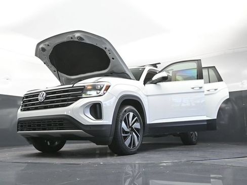 Used 2024 Volkswagen Atlas SE FWD image 45