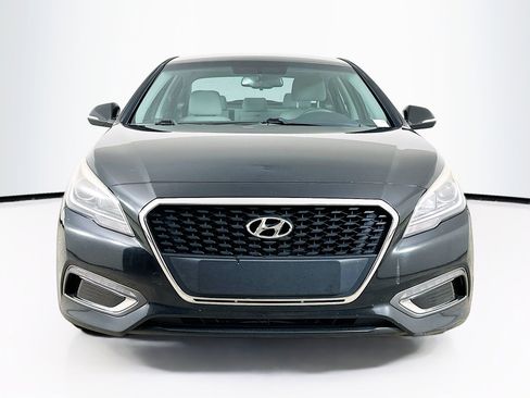 Used 2017 Hyundai Sonata SE image 2