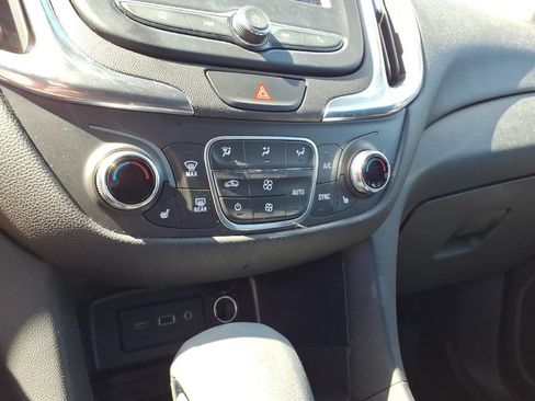 Used 2020 Chevrolet Equinox LT w/ Driver Convenience Package AWD/4WD image 19