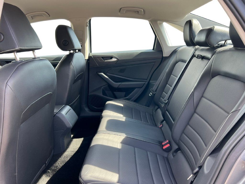 Used 2023 Volkswagen Jetta SE FWD image 7